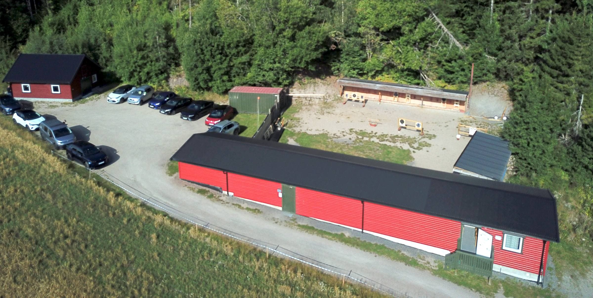 Anlegget på Bjørndalen sett ovenfra, med klubbhus og standplass